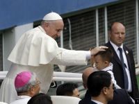 Papa Francisc denunta cancerul disperarii in societatile prospere