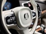 Volvo lanseaza SUV-ul XC90, in lupta cu BMW, Mercedes si Audi. Primul model de cand compania a fost preluata de miliardarul chinez Li Shufu
