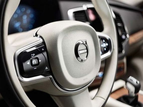Volvo lanseaza SUV-ul XC90, in lupta cu BMW, Mercedes si Audi. Primul model de cand compania a fost preluata de miliardarul chinez Li Shufu