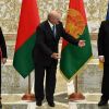 Porosenko: Soarta lumii se decide la Minsk. Presedintele Ucrainei a dat mana cu Putin. Concluziile primei intalniri bilaterale dintre cei doi sefi de stat