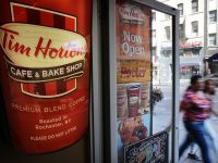 
	Burger King cumpara cafenelele Tim Hortons pentru 11 mld. dolari, devine al 3-lea cel mai mare lant de fast-food din lume si scapa de taxele mari din SUA. Tranzactia, partial finantata de Buffet
