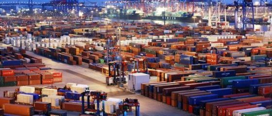 Exporturile Germaniei s-au prăbuşit în aprilie, reducând de patru ori excedentul comercial al celei mai mari economii a Europei