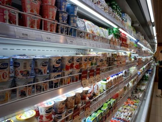 TVA la alimente scade de la 24% la 9%, de astazi. Care sunt produsele care se vor ieftini si ce economii vor face romanii
