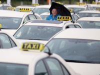 Uber, interzisa in Germania, in urma plangerilor companiilor de taxi