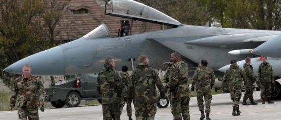 Aeronave de lupta NATO si 200 de militari, piloti si mecanici vor stationa pe teritoriul Romaniei. Basescu: Tara noastra, posibil stat coordonator in proiectul de sprijin pentru Ucraina