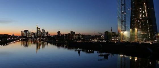 BCE a redus prognoza de crestere economica pentru zona euro, dar nu mai ia noi masuri de stimulare. Dobanda de politica monetara, mentinuta la minimul record de 0,05%