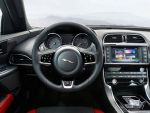 Jaguar intra pe cel mai aglomerat segment al pietei vehiculelor de lux cu sedanul XE. Cel mai ieftin model al producatorului britanic tinteste generatia iPad si concureaza BMW serie 3. FOTO
