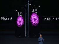 
	Apple a prezentat doua telefoane inteligente: iPhone 6 si iPhone 6 Plus, un smartwatch si un nou sistem de plata. Cat costa si ce stiu sa faca cele mai asteptate gadgeturi ale anului. GALERIE FOTO

