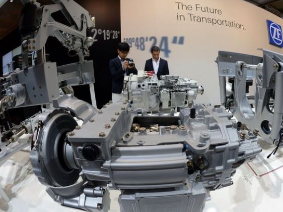 ZF Friedrichshafen cumpara TRW, prezenta si in Romania, si devine al doilea cel mai mare producator de piese auto din lume. Tranzactia: 11,74 mld. dolari