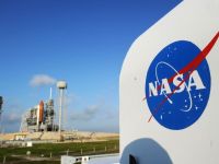 
	NASA a ales Boeing si SpaceX sa construiasca &quot;taxiuri spatiale&quot;, de 7 mld. dolari total, pentru a pune capat dependentei de capsulele rusesti
