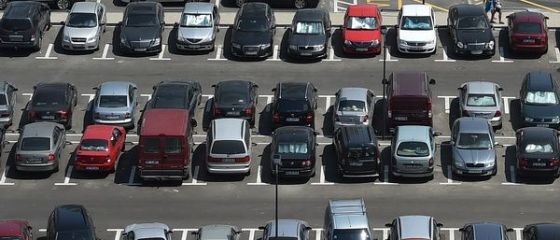 Vanzarile de automobile au inregistrat cresteri cu doua cifre, la inceputul anului. Romanii prefera masinile pana in 10.000 euro, dar si modelele premium