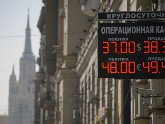 Rusia a cheltuit 1,5 mld. dolari intr-o singura zi pentru sustinerea monedei. Rubla s-a depreciat cel mai mult dintre toate monedele lumii, anul acesta