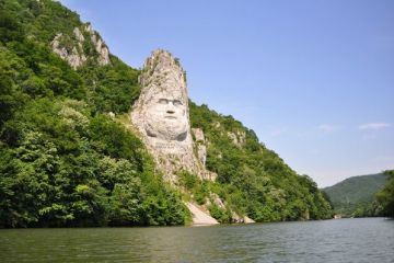 Ne legam de Europa pe apa. Dupa ce au esuat in constructia de autostrazi si linii ferate de mare viteaza, autoritatile isi pun sperantele in Dunare