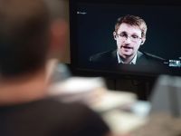 Edward Snowden: &ldquo;Renuntati la Google, Facebook si Dropbox! Sunt ostile vietii private&rdquo;