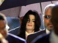 Mafia ar fi vrut sa-l asasineze pe Michael Jackson, potrivit unui fost manager al cantaretului