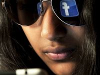 
	Facebook lanseaza o retea de socializare pentru profesionisti, similara LinkedIn. Cum va functiona &quot;Facebook at Work&quot;
