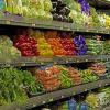 Cum se scumpesc alimentele de cinci ori pe drumul de la fermieri la supermarket. Producatorii cer o lege speciala