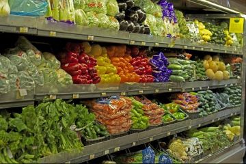 Cum se scumpesc alimentele de cinci ori pe drumul de la fermieri la supermarket. Producatorii cer o lege speciala