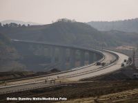 
	Cum se construieste un viaduct in Romania. Imagini de pe santierul autostrazii Sibiu-Orastie. FOTO
