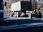 Convoaie de armament greu se indreapta catre Donetk
