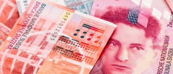 Francul elvetian a continuat sa scada in raport cu moneda nationala. BNR a anuntat un curs de 4,1522 lei/franc. Euro si dolarul s-au apreciat usor