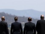 Sute de oameni si-au ingropat capul in nisip ca sa protesteze fata de ignorarea incalzirii globale la G20