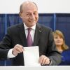 Presedintele Basescu a publicat pe Facebook imagini cu Ponta la el in birou: Sa vedem cum e cu pisicutul. La TV e erou . Reactia premierului