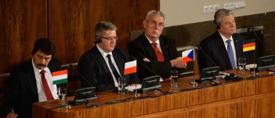 Presedintele Germaniei, lovit in cap cu un ou aruncat spre omologul sau ceh