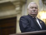 Regele Mihai l-a decorat pe Lech Walesa cu Ordinul Coroana Romaniei in Grad de Mare Cruce
