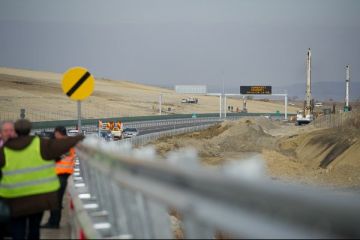 Tara lui facem orice, mai putin autostrazi . Autoritatile vor sa largeasca drumurile nationale care leaga Bucurestiul de statiunile montane. Cate milioane de euro/km vor cheltui