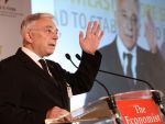 Isarescu: Grecia este un pericol mare, BNR ia in considerare o eventuala iesire din zona euro, dar contaminarea sistemului bancar va fi limitata
