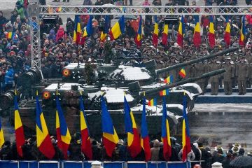 Mii de oameni au urmarit, in strada, manifestatiile de Ziua Nationala de la Bucuresti si Alba Iulia. Mesajul lui Klaus Iohannis de 1 Decembrie