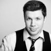Zuckerberg de Romania: a pornit in adolescenta de capul lui, iar la 28 de ani are un imperiu online care se intinde in toata lumea. Povestea tanarului care face bani multi, dar continua sa traiasca cu bani putini