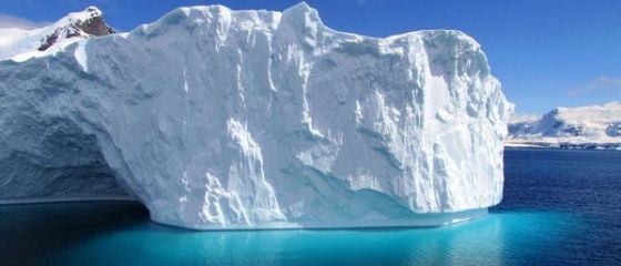 Antarctica pierde la fiecare doi ani o cantitate de gheata echivalenta cu greutatea Everestului