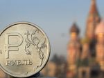 Banca centrala a Rusiei a cheltuit 90 de miliarde de dolari in 2014 pentru sustinerea rublei. PIB-ul tarii s-ar putea contracta cu 4%, in 2015