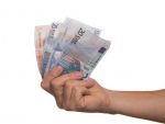 Romanii si-ar putea declara falimentul personal: cum vor parlamentarii sa-i ajute pe datornici; noua bula a retrocedarilor: samsarii vor sa cumpere terenuri si paduri de 11 mld. euro;; Volksbank a acordat cu intentie credite in pierdere