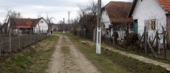 Drumul Radauti Prut - Manoleasa, singurul drum national de pamant din Romania, nu va fi asfaltat nici in 2015