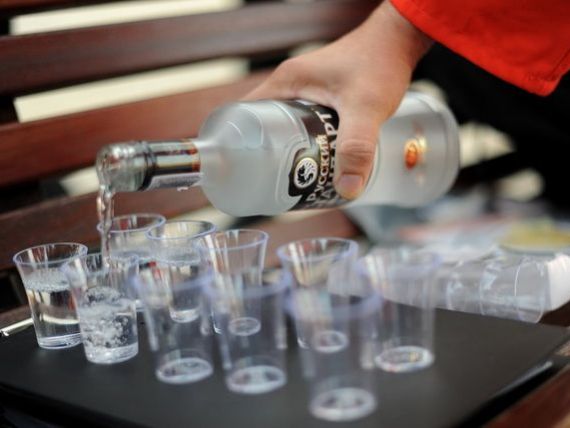 Rusia a esuat in combaterea alcoolismului. Autoritatile de la Moscova ieftinesc votca, pe fondul reorientarii consumatorilor catre produse de contrabanda