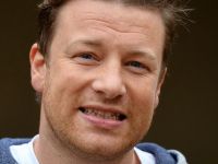 Jamie Oliver: Zaharul poate distruge vieti si ar trebui impozitat la fel ca tutunul