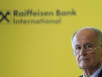 
	Raiffeisen Bank renunta la 20% din activele considerate riscante ca sa-si consolideze capitalul. RBI ia in calcul vanzarea diviziei din Polonia
