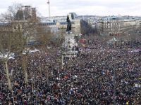 
	Paris, capitala mondiala a luptei impotriva terorismului. Peste 3,7 milioane de persoane au manifestat in Franta, alaturi de zeci de sefi de state si de guverne
