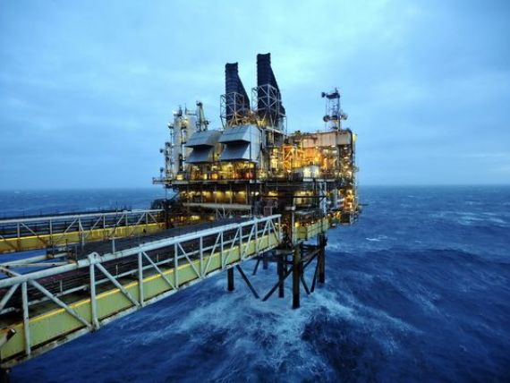 Scaderea pretului petrolului a fost cauzata si de cresterea datoriilor companiilor din energie, la 800 mld. dolari