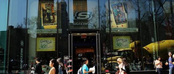 Retailerul de incaltaminte Skechers intra direct pe pietele din ECE, inclusiv Romania, vizand dublarea vanzarilor