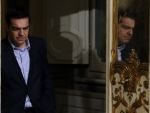 Guvernul grec prezinta primele proiecte legislative pentru combaterea crizei umanitare . Tsirpas acuza Madridul si Lisabona de conspiratie pentru inlaturarea sa
