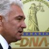Adriean Videanu a fost eliberat si va fi cercetat sub control judiciar. Sotia fostului ministru, audiata la DNA