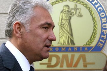 Adriean Videanu a fost eliberat si va fi cercetat sub control judiciar. Sotia fostului ministru, audiata la DNA