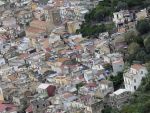 Schingiuiti, batuti si impuscati de patronii italieni. Romanii care muncesc cu arma la cap in Sicilia: Nu vorbeste nimeni!