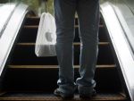 Apple se pregateste sa emita obligatiuni in franci elvetieni pentru a profita de dobanzile mici. Cati bani a imprumutat gigantul in ultimii doi ani de pe pietele de capital