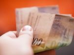 Premiera in Romania. Un client al unei banci din Capitala a obtinut in instanta suspendarea platii ratelor la creditul in franci elvetieni