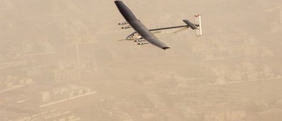 Moment istoric pentru industria aviatica: Solar Impulse 2, avion alimentat exclusiv cu energie solara, a pornit in prima calatorie in jurul lumii